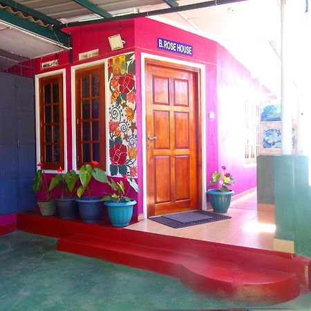 B.Rose House Bed & Breakfast ฮัตตอน ภายนอก รูปภาพ