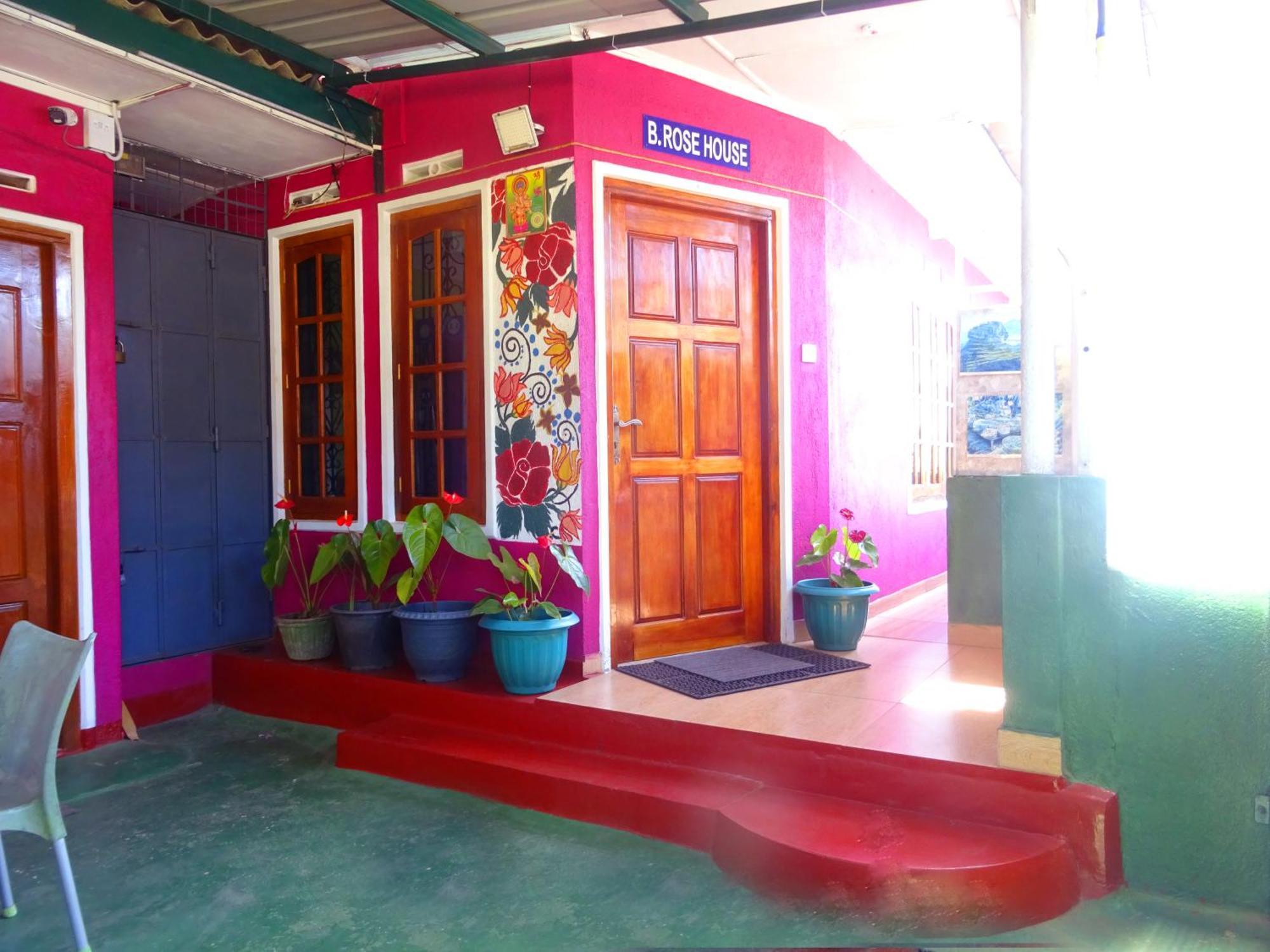 B.Rose House Bed & Breakfast ฮัตตอน ภายนอก รูปภาพ